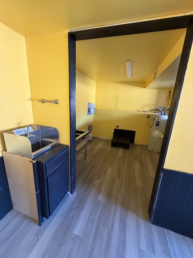 Building Photo - 2105 N Broadway St