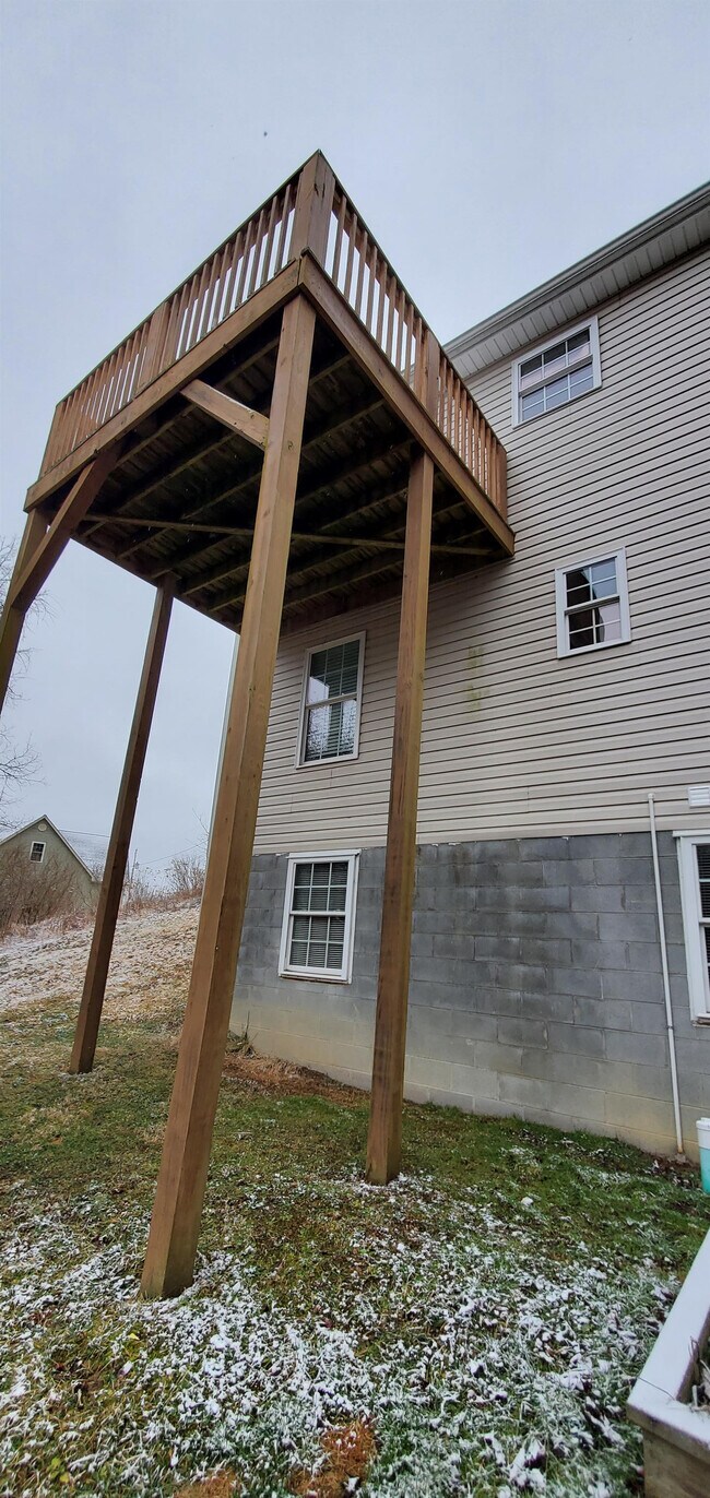 Building Photo - 172 Beth Ln