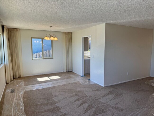 Building Photo - Newly Renovated 4 Bedroom 3 Bath Home with...