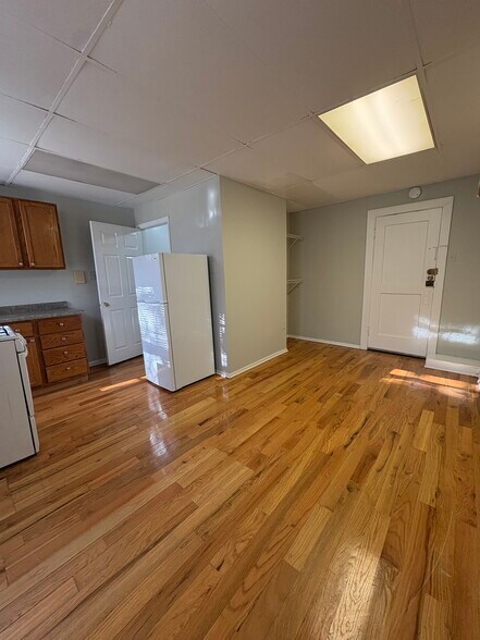 Building Photo - 4635 N Paulina St