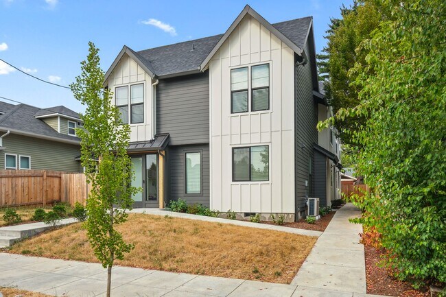 Building Photo - 6417 N Greenley Ave #4