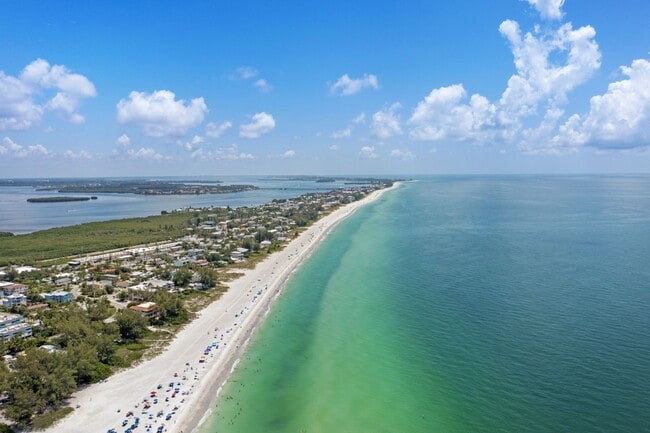 Building Photo - Monthly  FUN Furnished Bradenton, FL Rental VACA or Short term