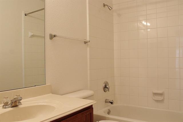 Building Photo - 6333 Pool View Dr
