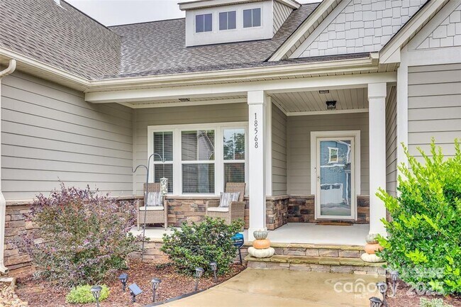 Building Photo - 18568 Mainsail Ct
