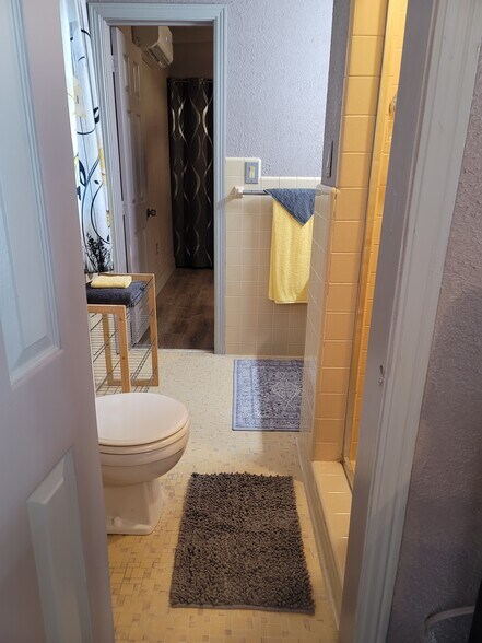 Building Photo - 5321 NE 29th St