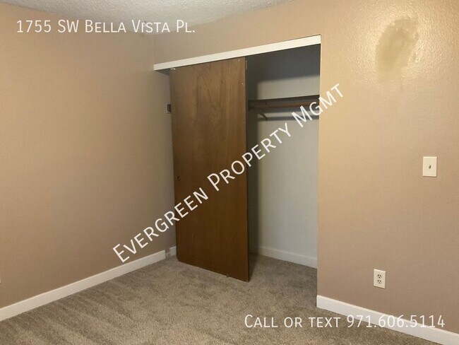 Building Photo - 3BR/2BA Open Floor Plan Kitchen Home- Spac...