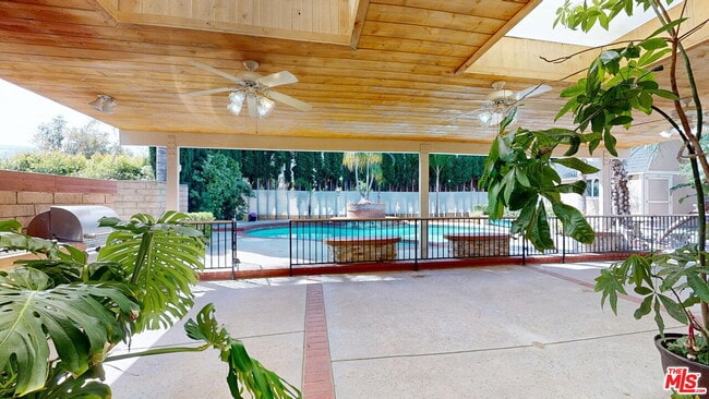 Building Photo - 7814 Woodhall Ave