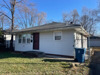 Building Photo - 3BD/1.5BA in Gary Available Now