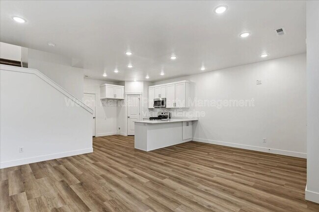 Building Photo - 1041 N 200 W