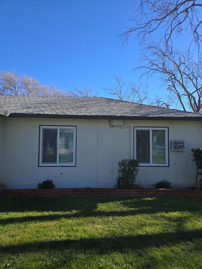 Building Photo - 518 Carpenter St
