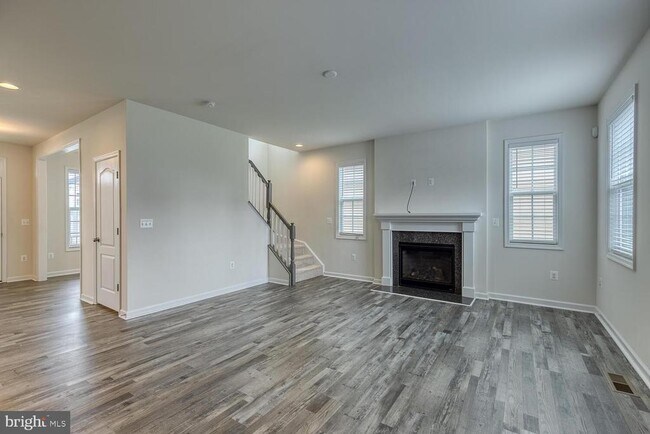 Building Photo - 336 Boxelder Dr