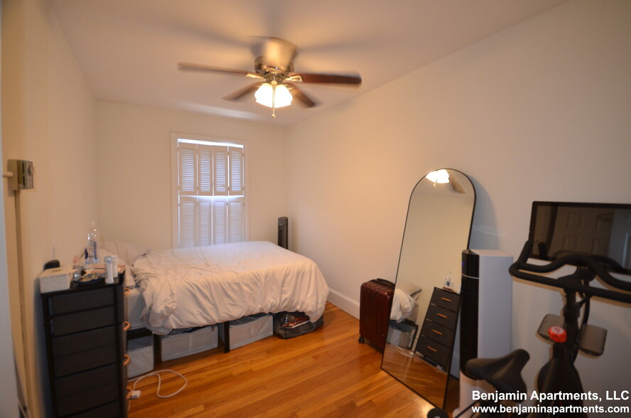 Building Photo - 517 Beacon St