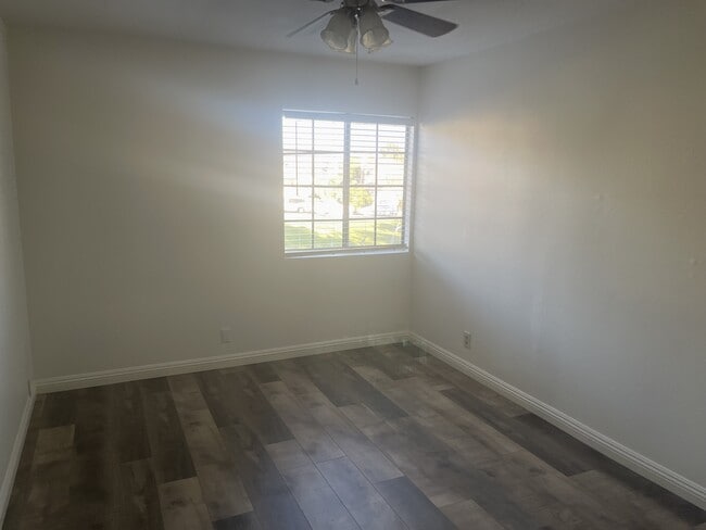 Building Photo - 2215 Lobelia Ave