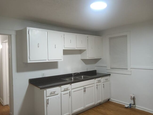 Building Photo - Cute Home For Rent