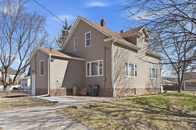 Building Photo - 1620 S 9th St