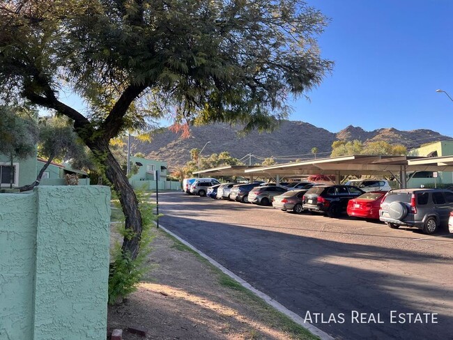 Building Photo - 729 E Cochise Dr