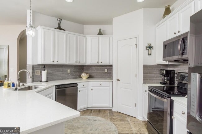 Building Photo - 2449 Suwanee Pointe Dr