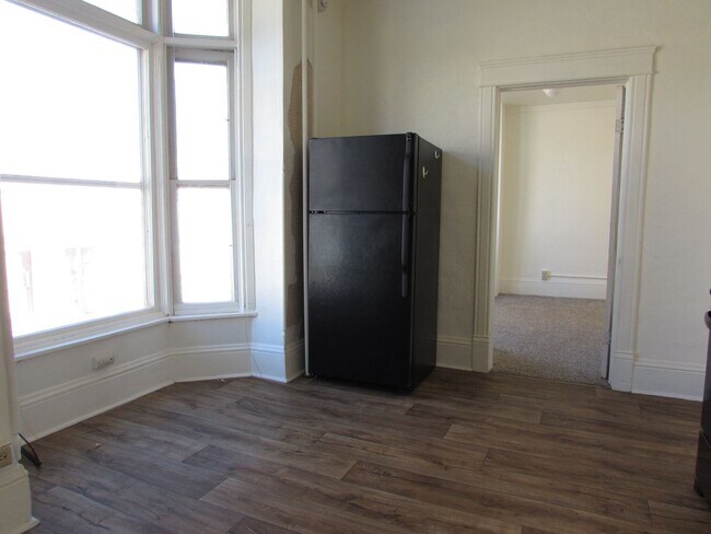 Building Photo - 318 Victor Ave