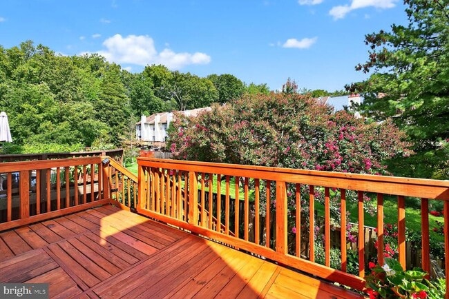 Building Photo - 6076 Heatherwood Dr