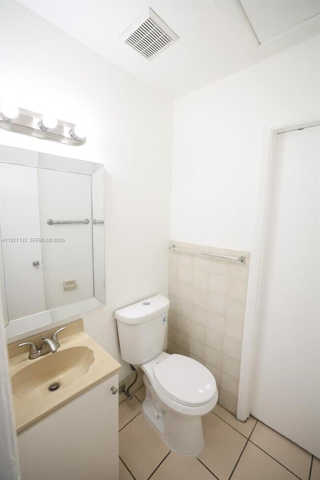 Building Photo - 6165 W 22nd Ct