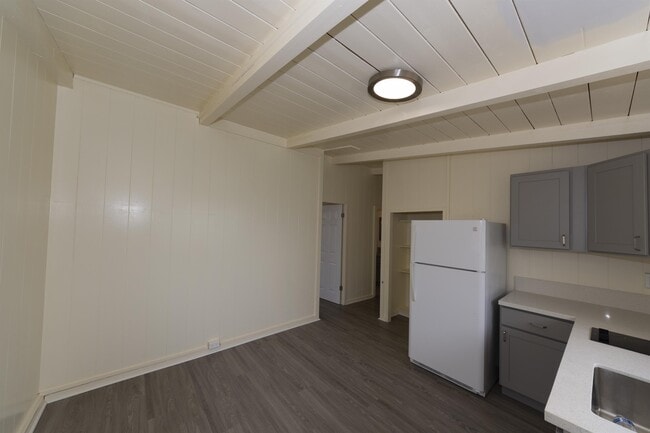 Building Photo - 723 Hoomalimali St