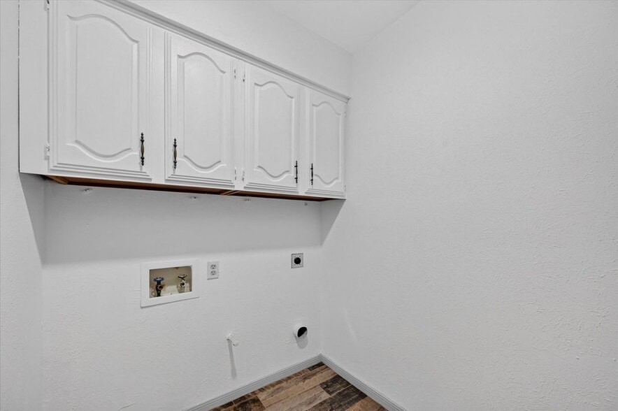 Building Photo - 2516 Lawnview Dr