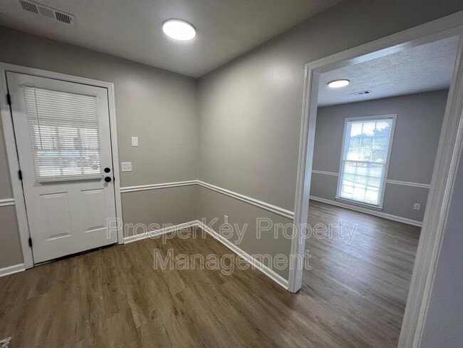 Building Photo - 729 Georgia Dr