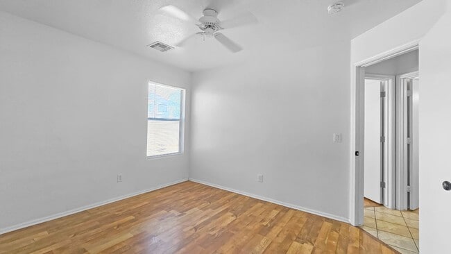 Building Photo - Great price for this Goodyear neighborhood!