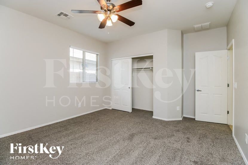 Building Photo - 840 East Gold Dust Way