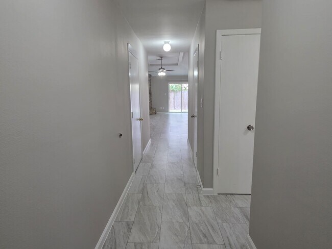 Building Photo - 6607 Pouter Dr