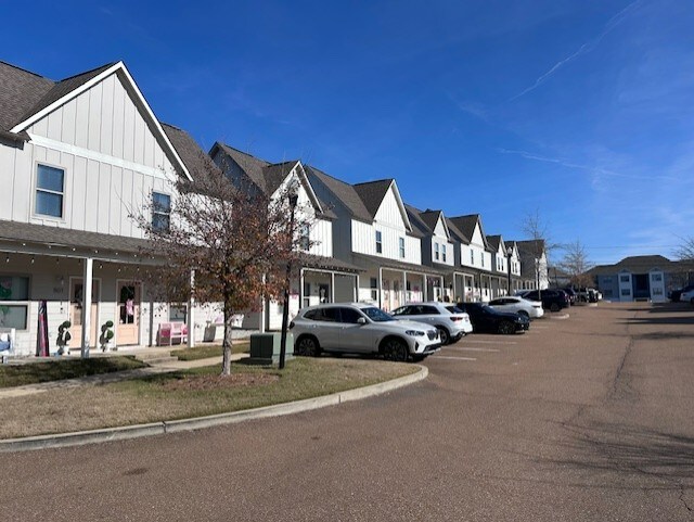 Building Photo - 1200 Taylor Cottage Cove