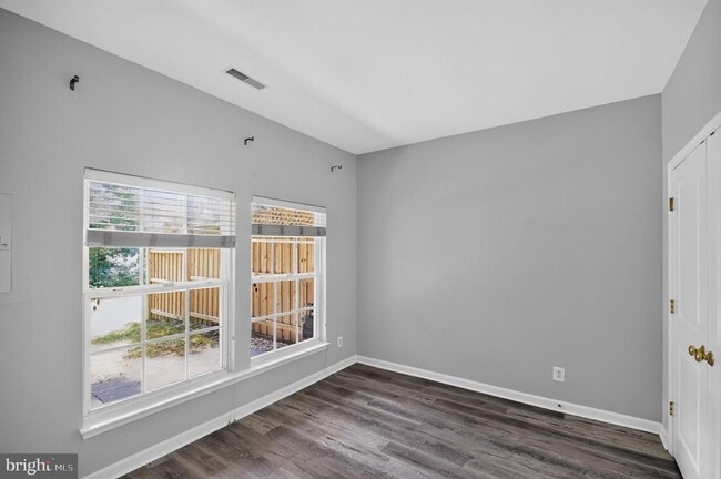 Building Photo - 43278 Sunderleigh Square
