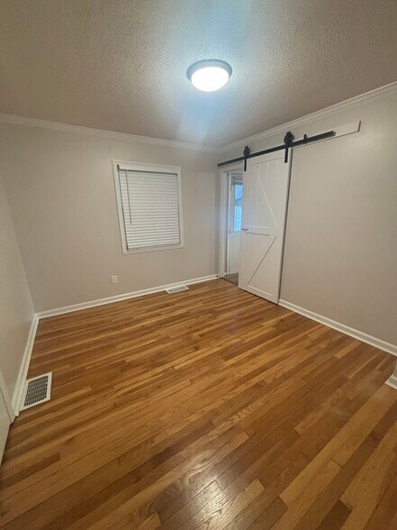 Building Photo - 977 Magie Ave