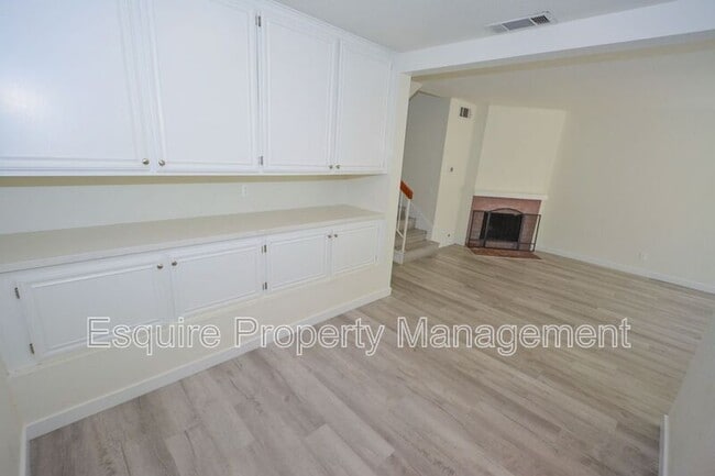 Building Photo - 1189 Ramona Dr
