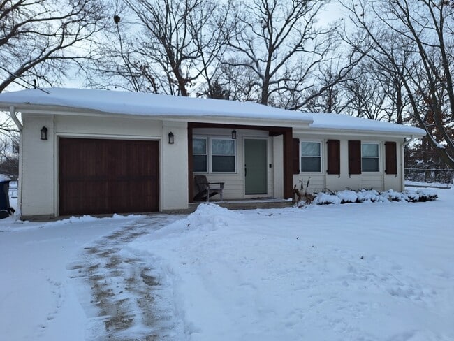 Building Photo - 227 Juneway Terrace