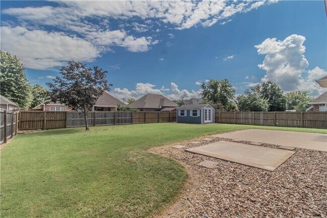 Building Photo - 5607 S 43rd St