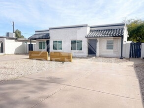 Building Photo - 423 S Terry Ln