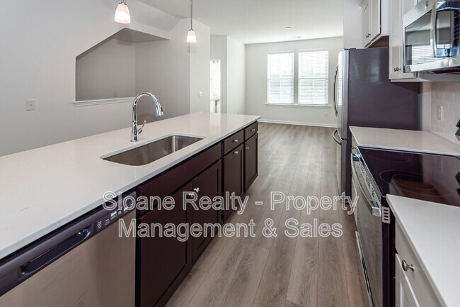 Building Photo - 4633 Forest Hills Dr