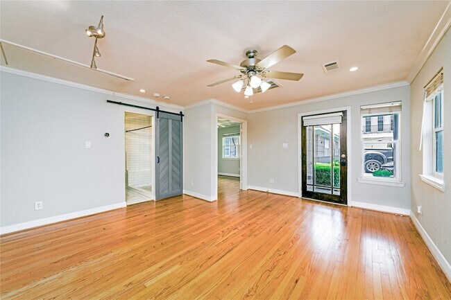 Building Photo - 4405 Marina St