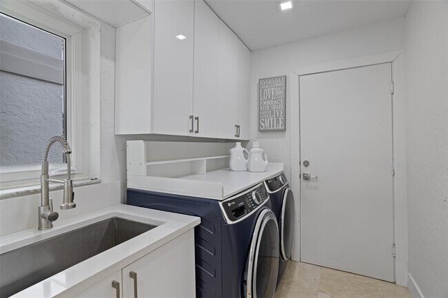 Building Photo - 2534 Golf View Dr