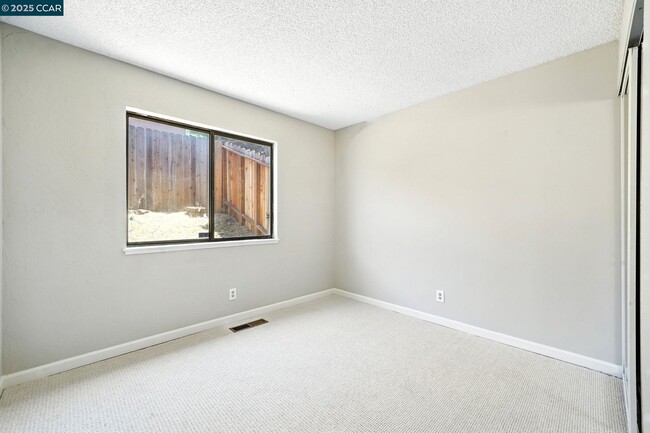 Building Photo - 267 Duperu Dr