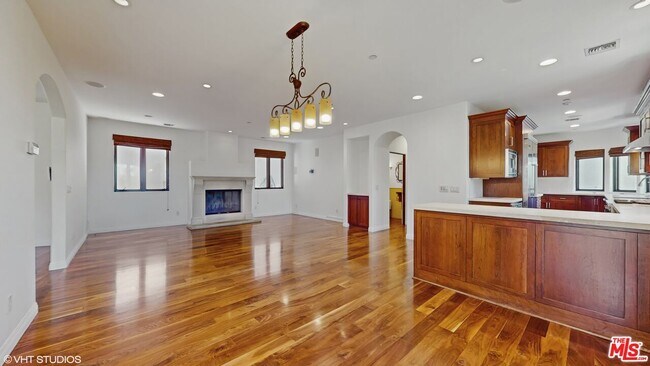 Building Photo - 3311 Deronda Dr