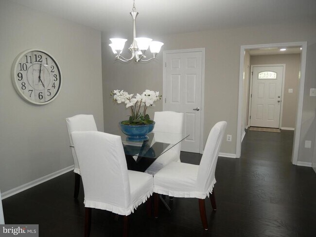Building Photo - 35600 Sassafras Dr