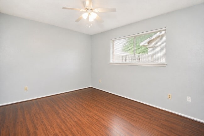 Building Photo - 2331 Stillmeadow Dr