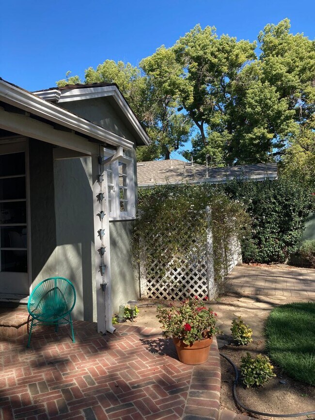 Building Photo - Willow Glen Classic