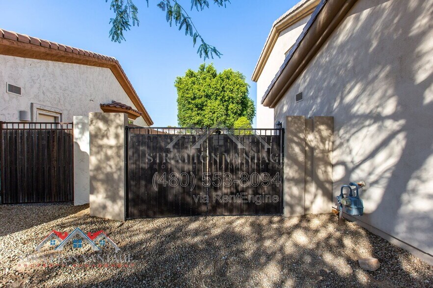 Building Photo - 14616 W Windward Ave
