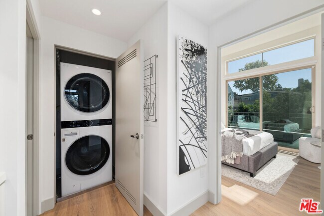 Building Photo - 130 S Sepulveda Blvd