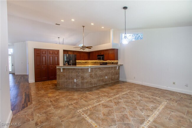 Building Photo - 9511 Cypress Dr N