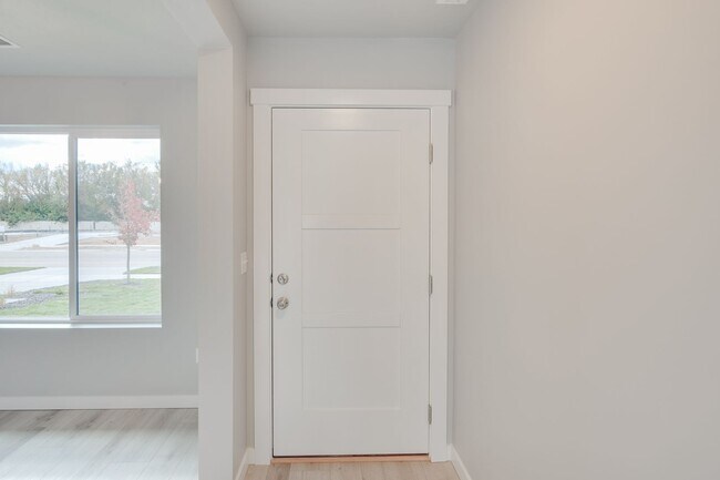 Building Photo - At Last, This Is What You’ve Been Searching For.