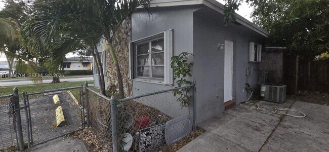 Building Photo - 1961 Liberty St